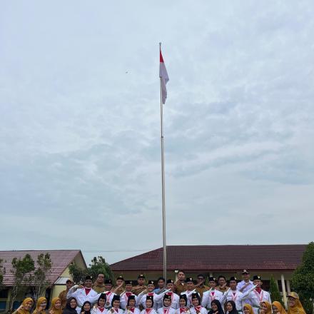 Upacara Bersama Pasukan PASKIB disekolah
